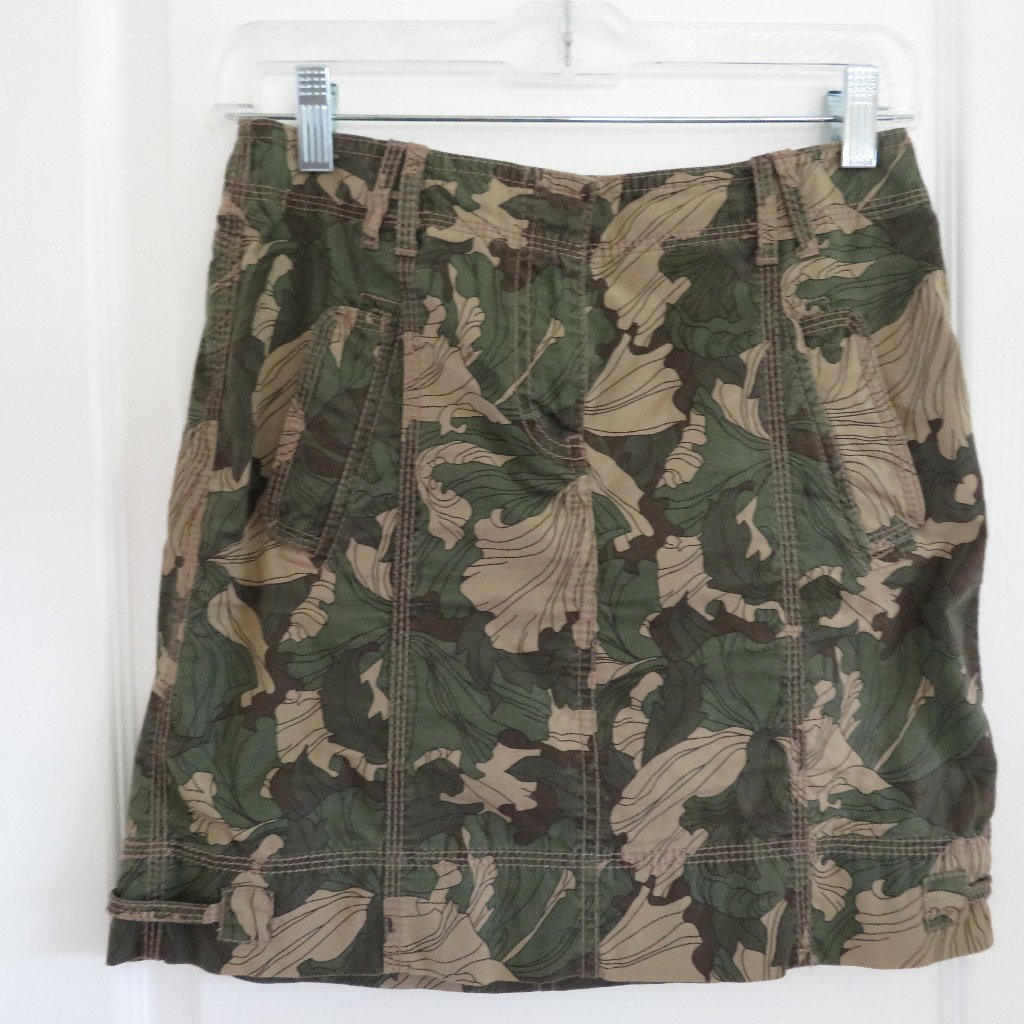 Green and brown camouflage cargo mini skirt with flapped pockets